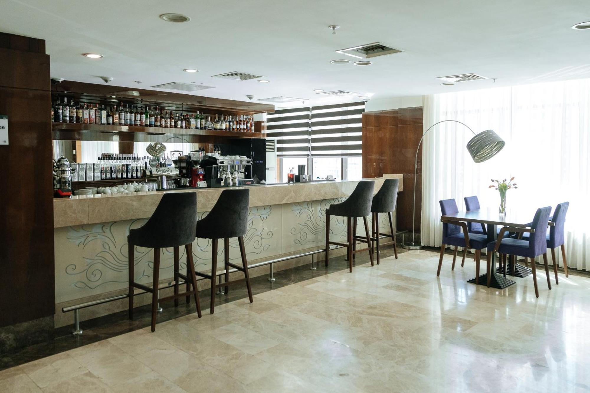 Holiday Inn Aktau By Ihg Esterno foto