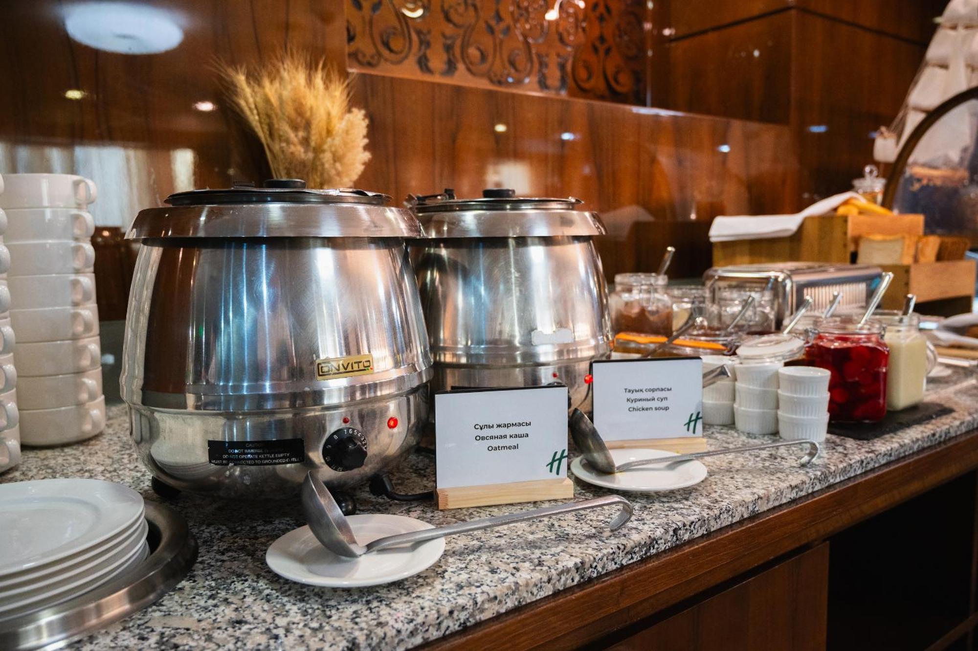 Holiday Inn Aktau By Ihg Esterno foto