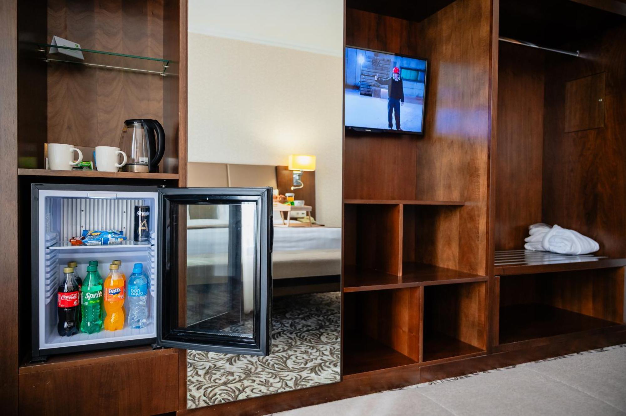 Holiday Inn Aktau By Ihg Esterno foto