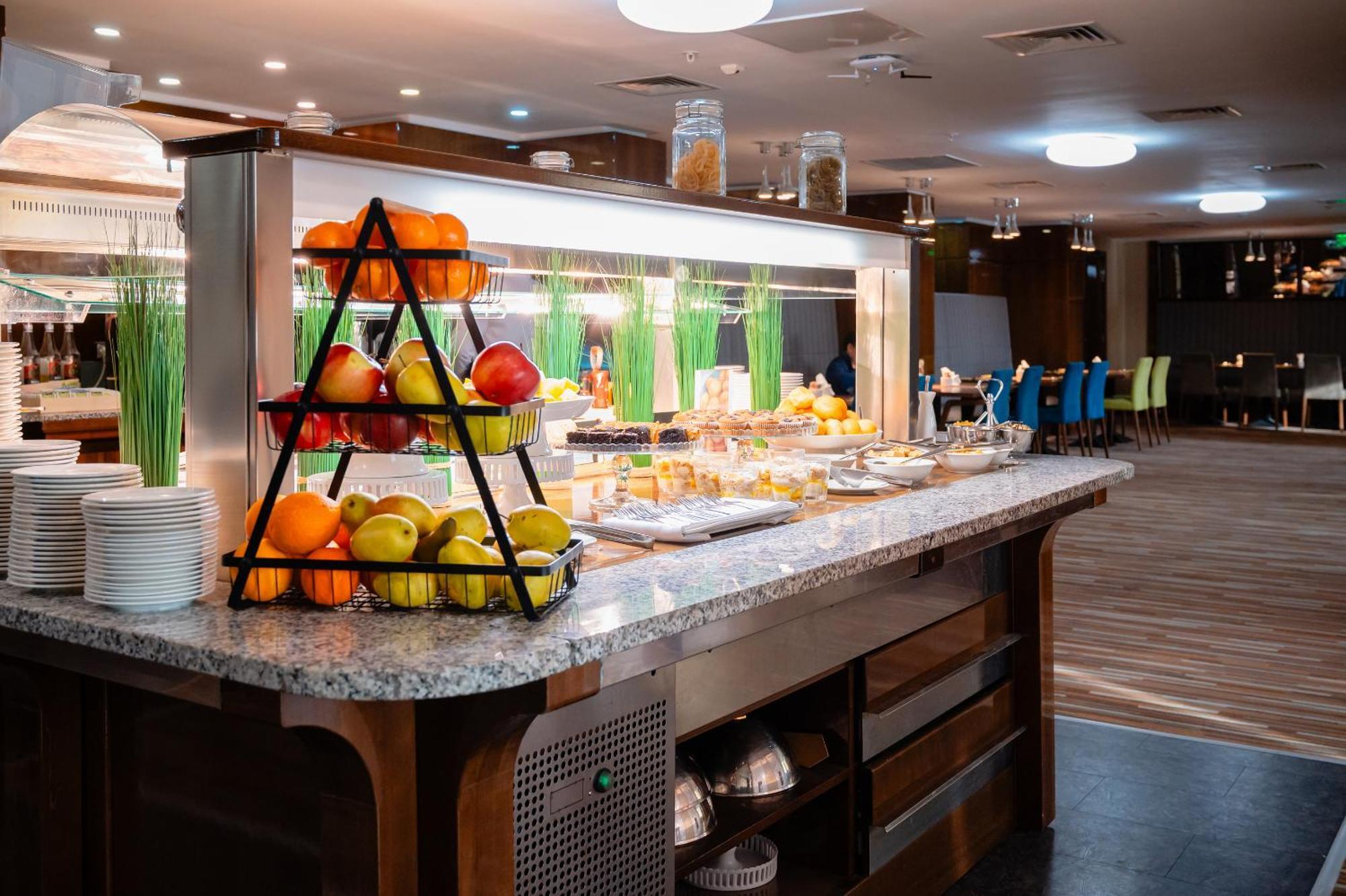Holiday Inn Aktau By Ihg Esterno foto