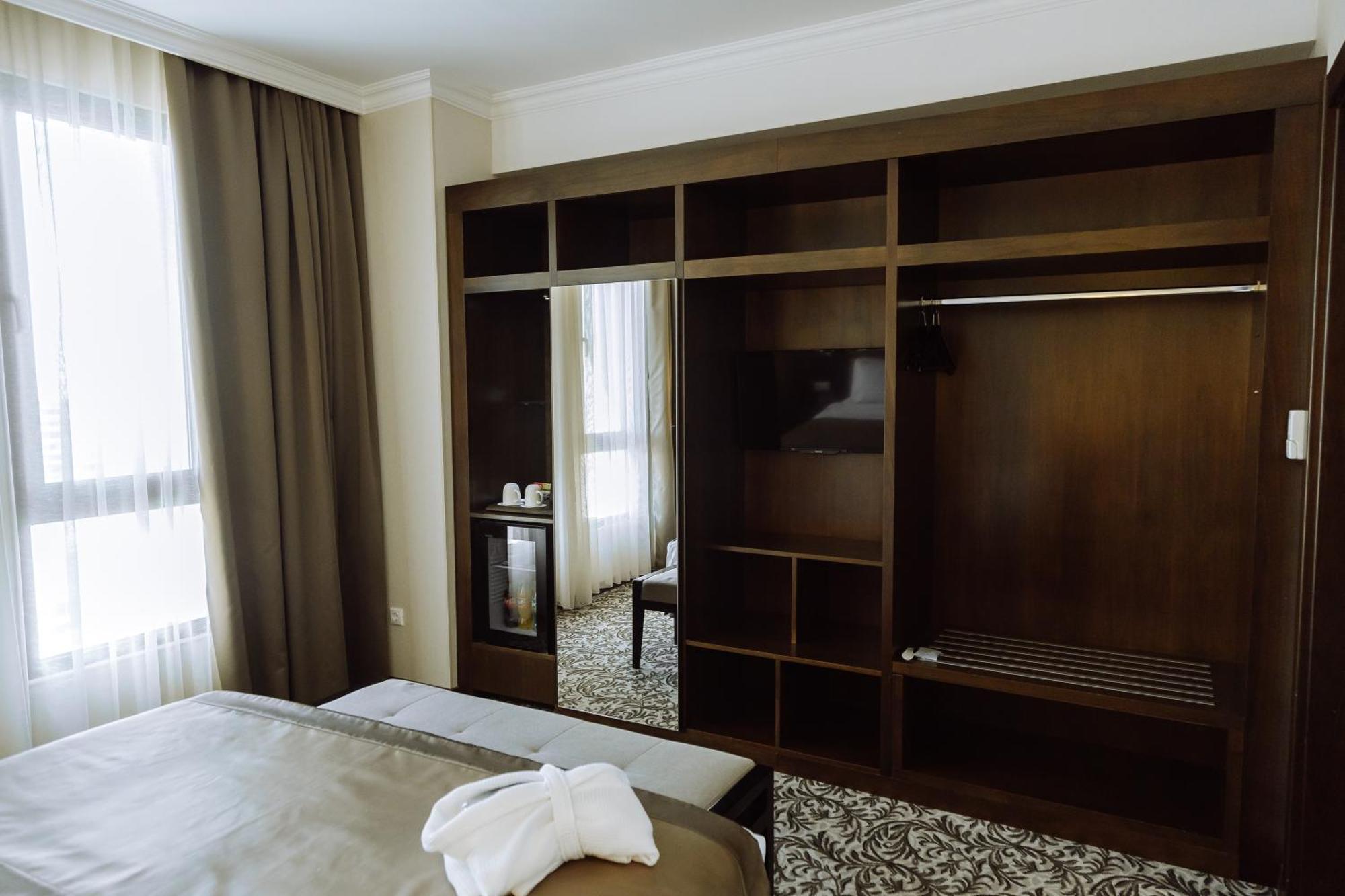 Holiday Inn Aktau By Ihg Esterno foto