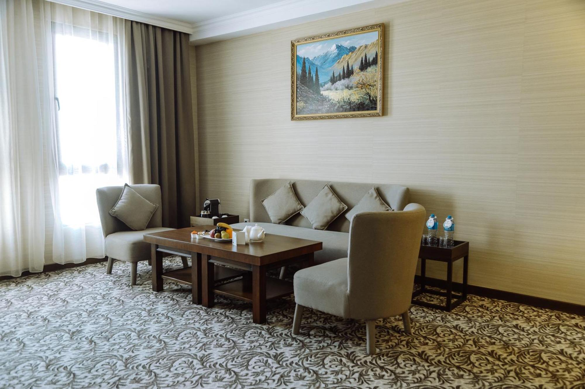 Holiday Inn Aktau By Ihg Esterno foto