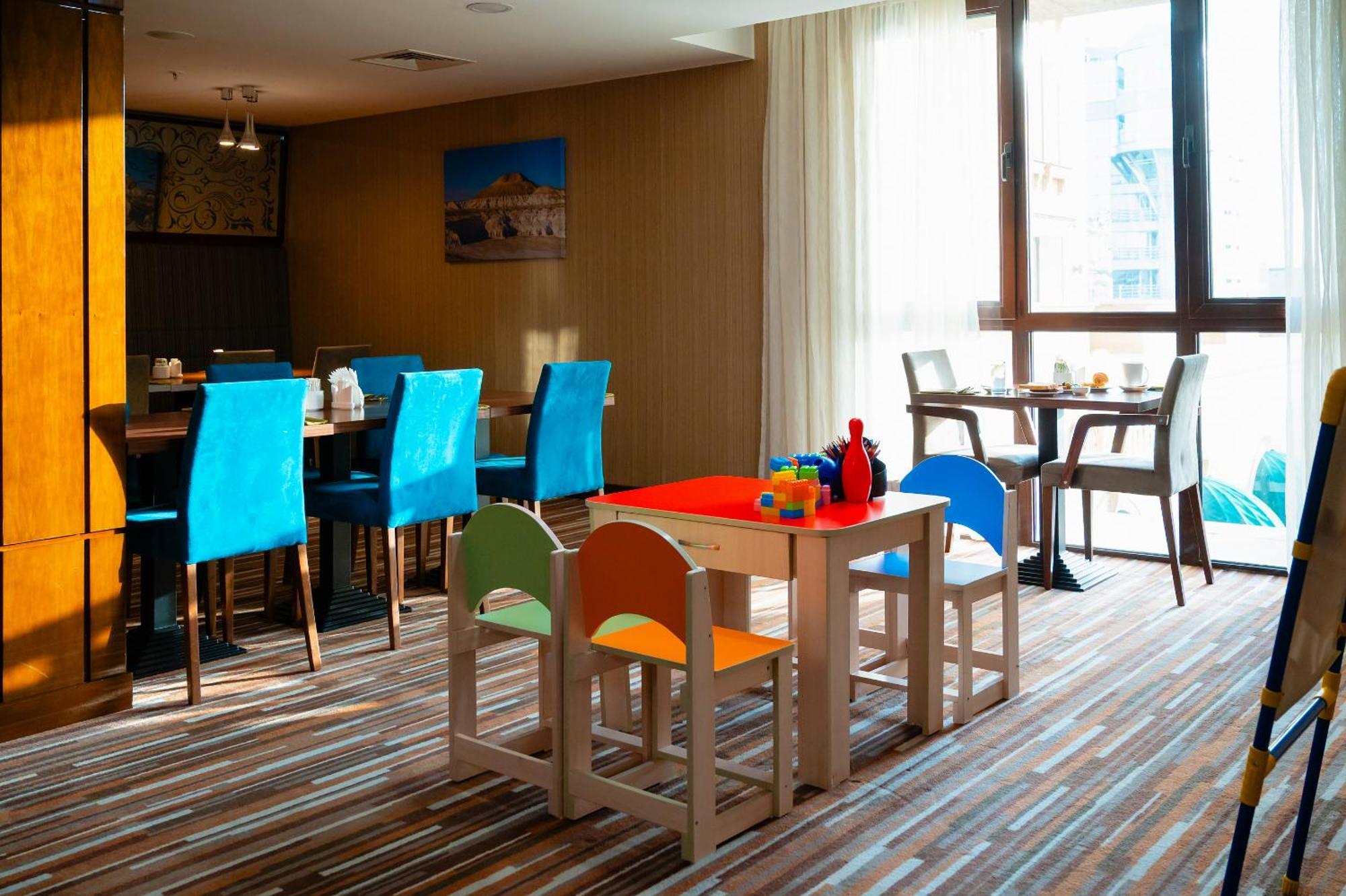 Holiday Inn Aktau By Ihg Esterno foto