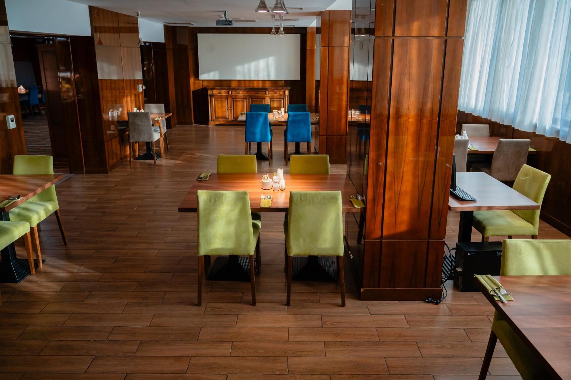 Holiday Inn Aktau By Ihg Esterno foto