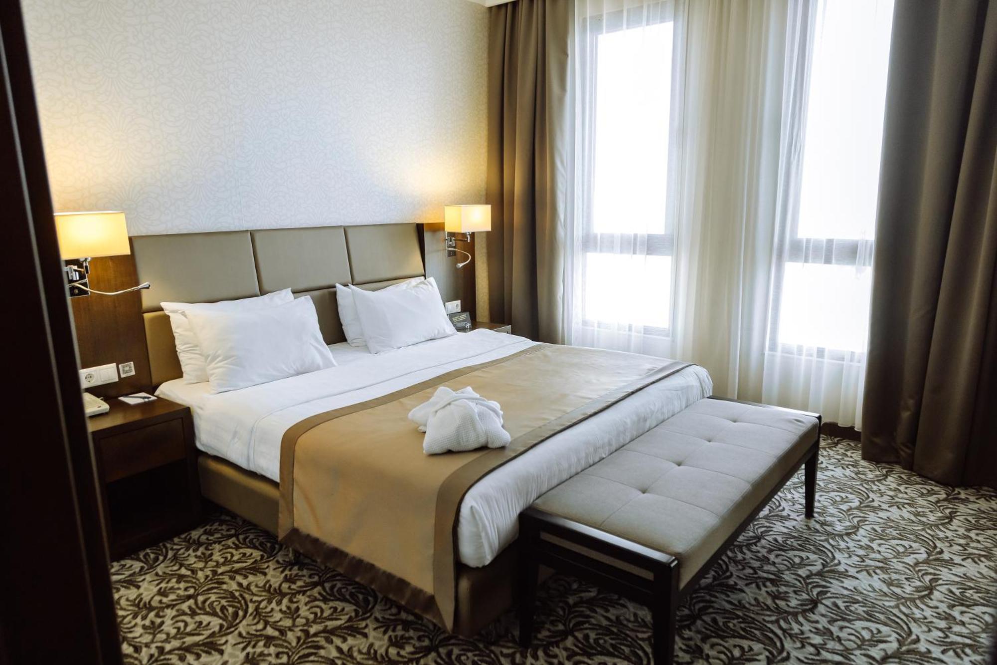 Holiday Inn Aktau By Ihg Esterno foto