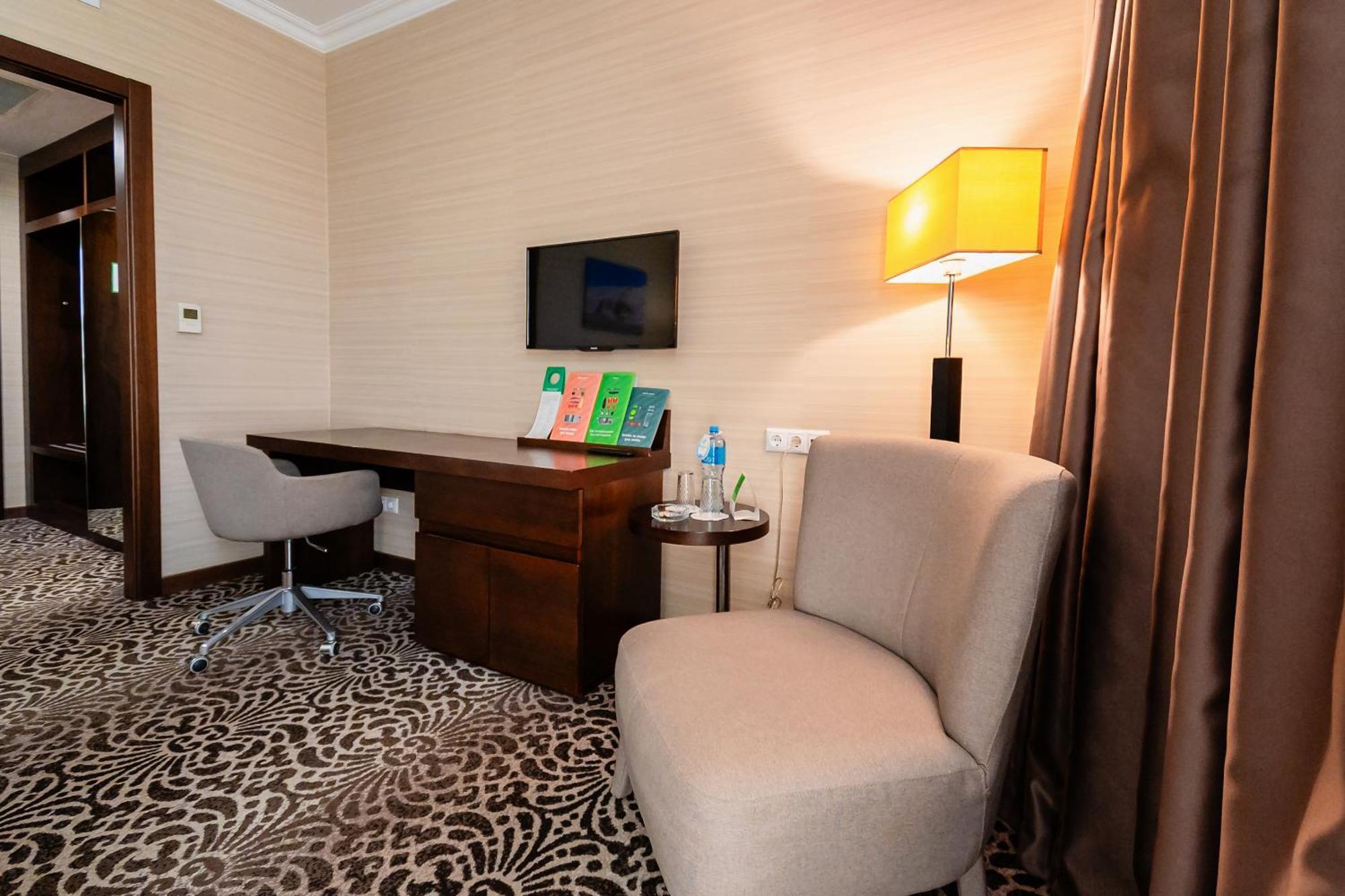 Holiday Inn Aktau By Ihg Esterno foto