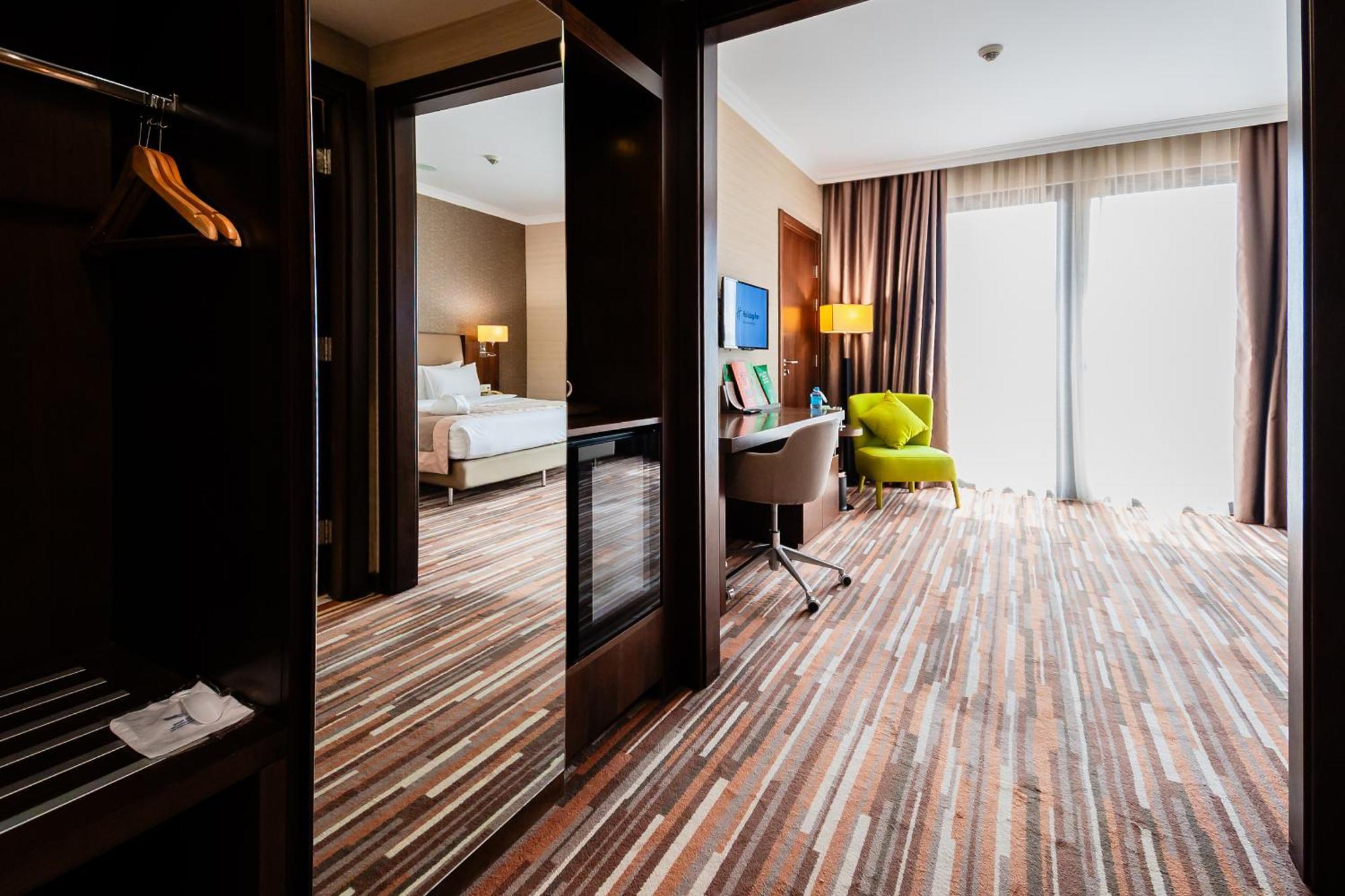 Holiday Inn Aktau By Ihg Esterno foto