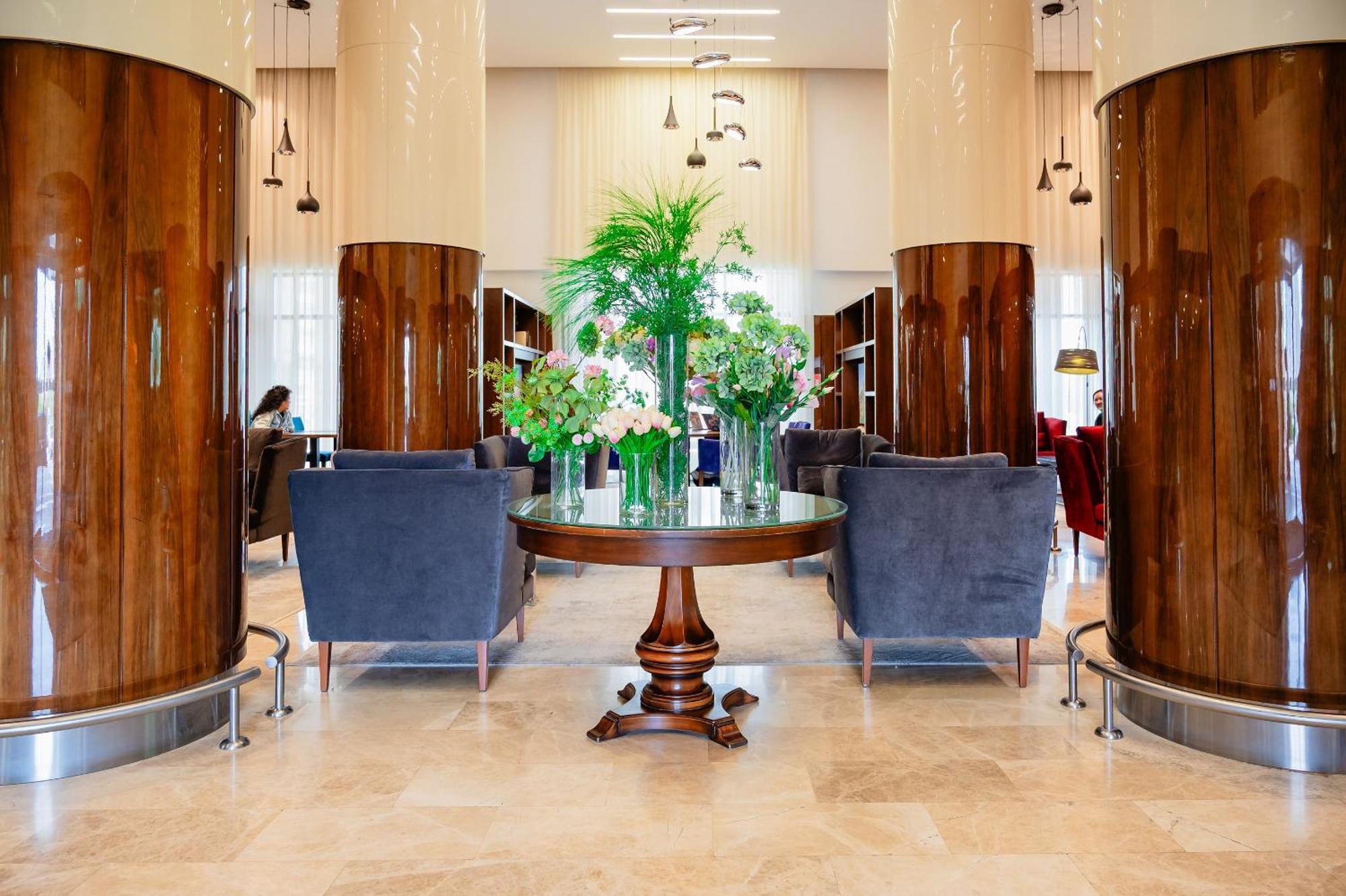 Holiday Inn Aktau By Ihg Esterno foto