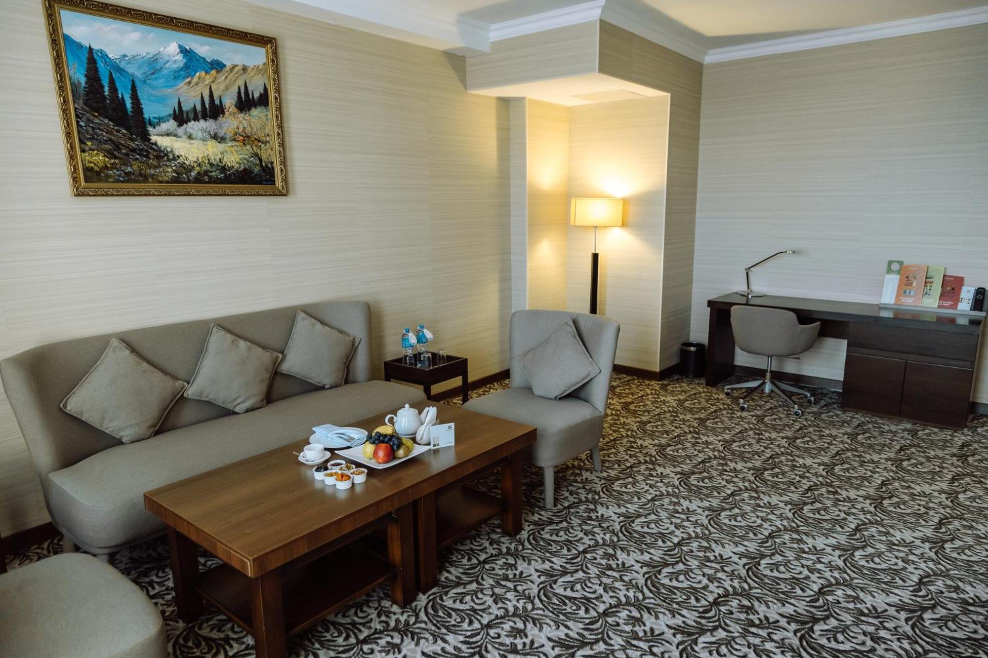 Holiday Inn Aktau By Ihg Esterno foto