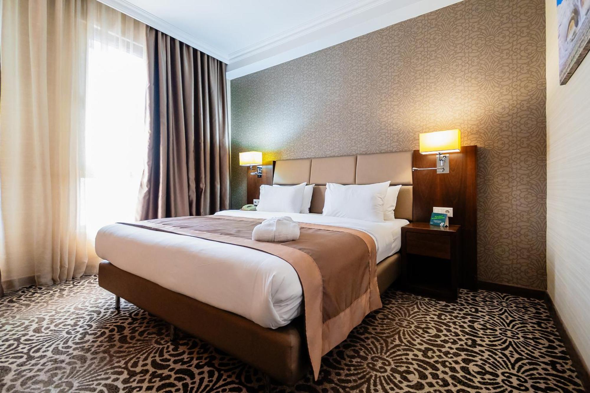 Holiday Inn Aktau By Ihg Esterno foto