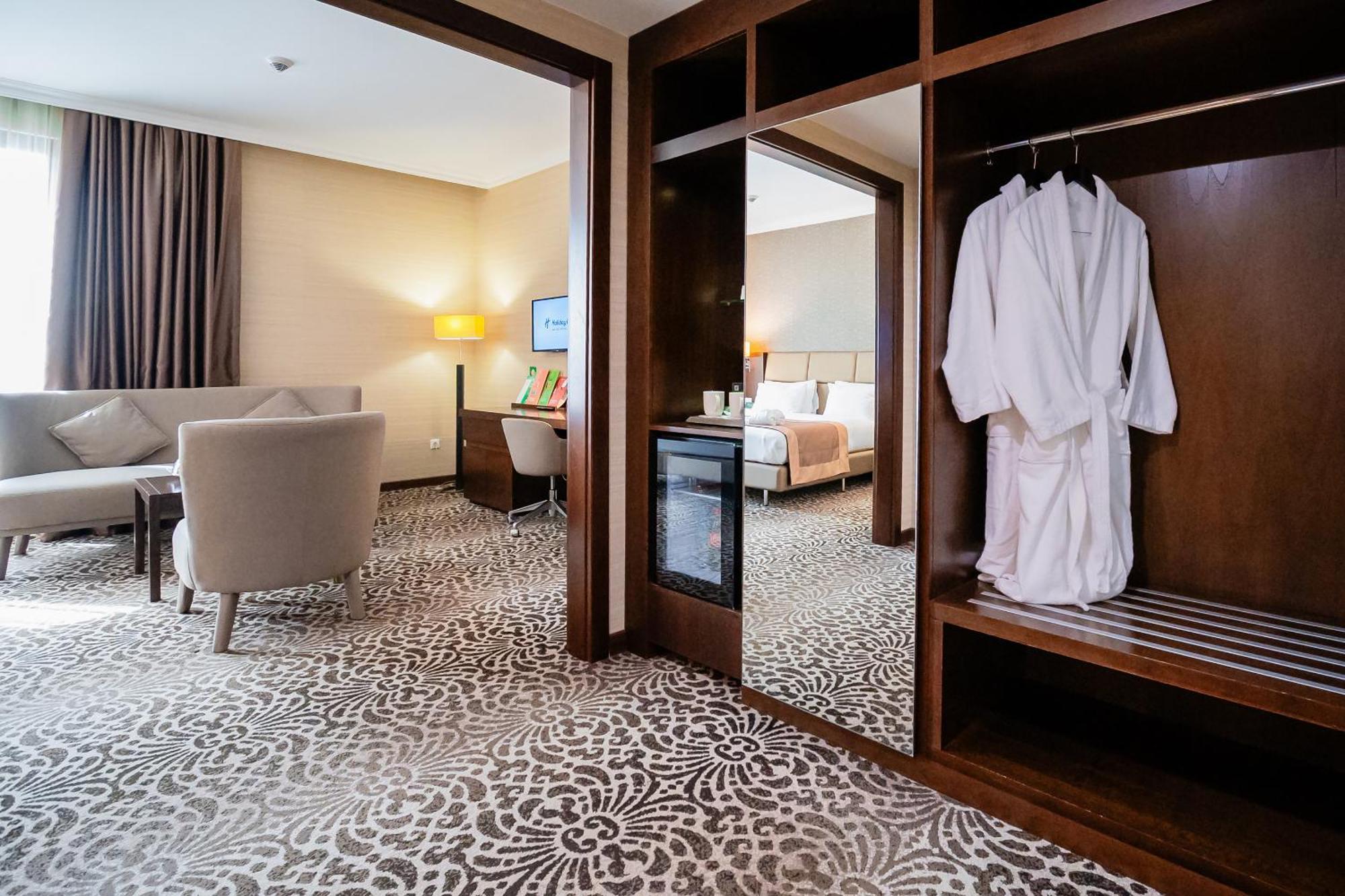 Holiday Inn Aktau By Ihg Esterno foto