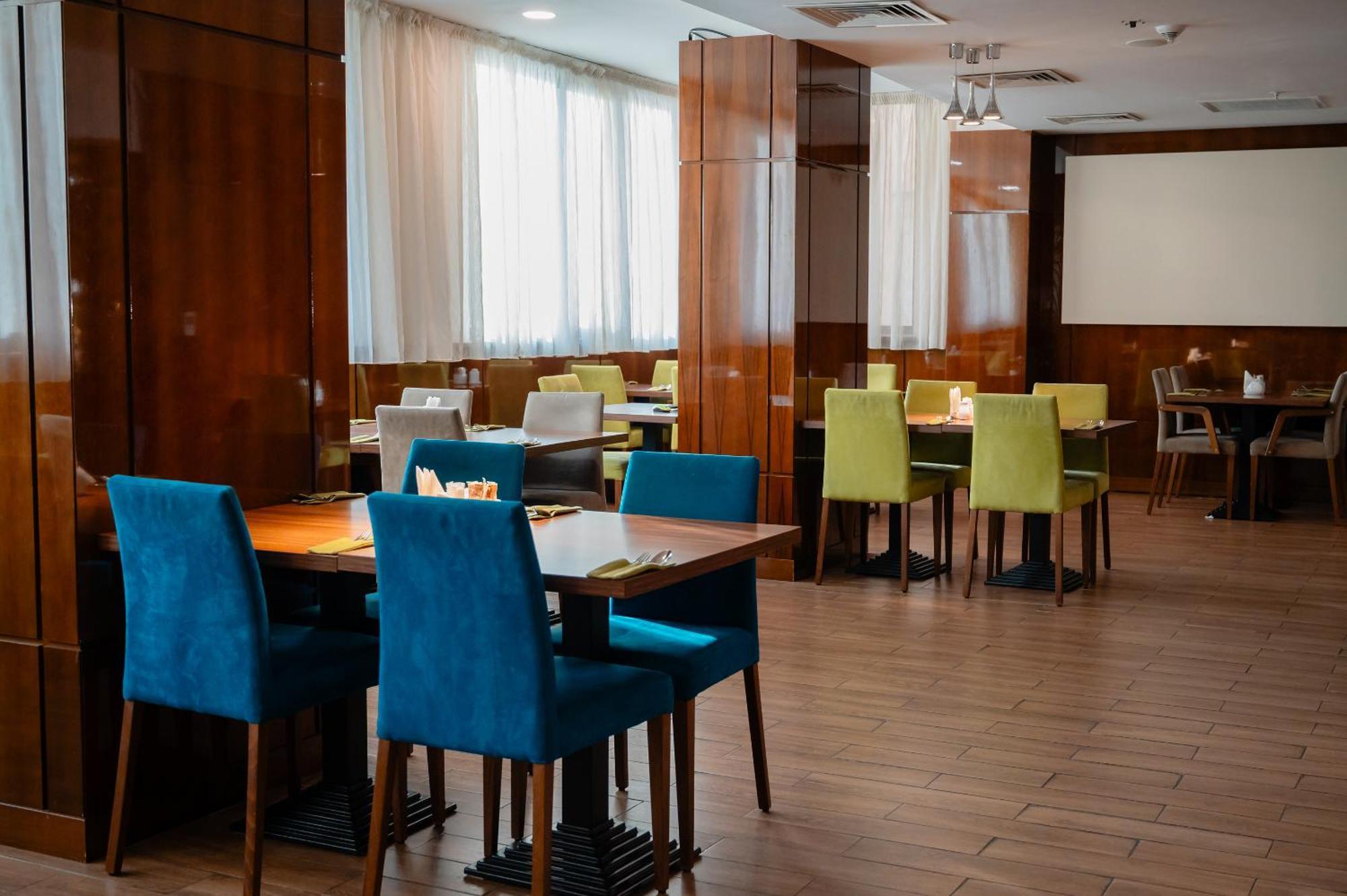 Holiday Inn Aktau By Ihg Esterno foto