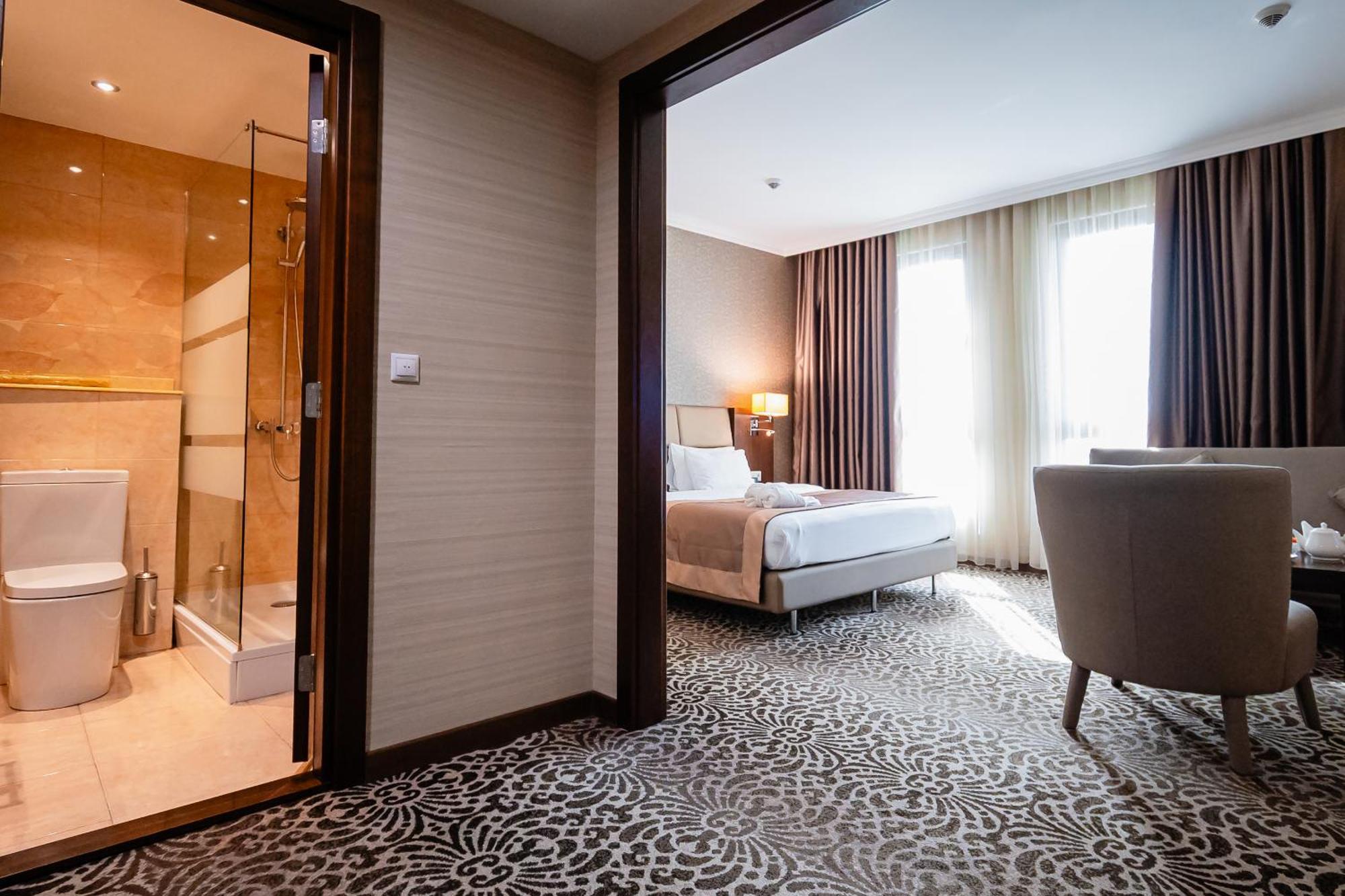 Holiday Inn Aktau By Ihg Esterno foto